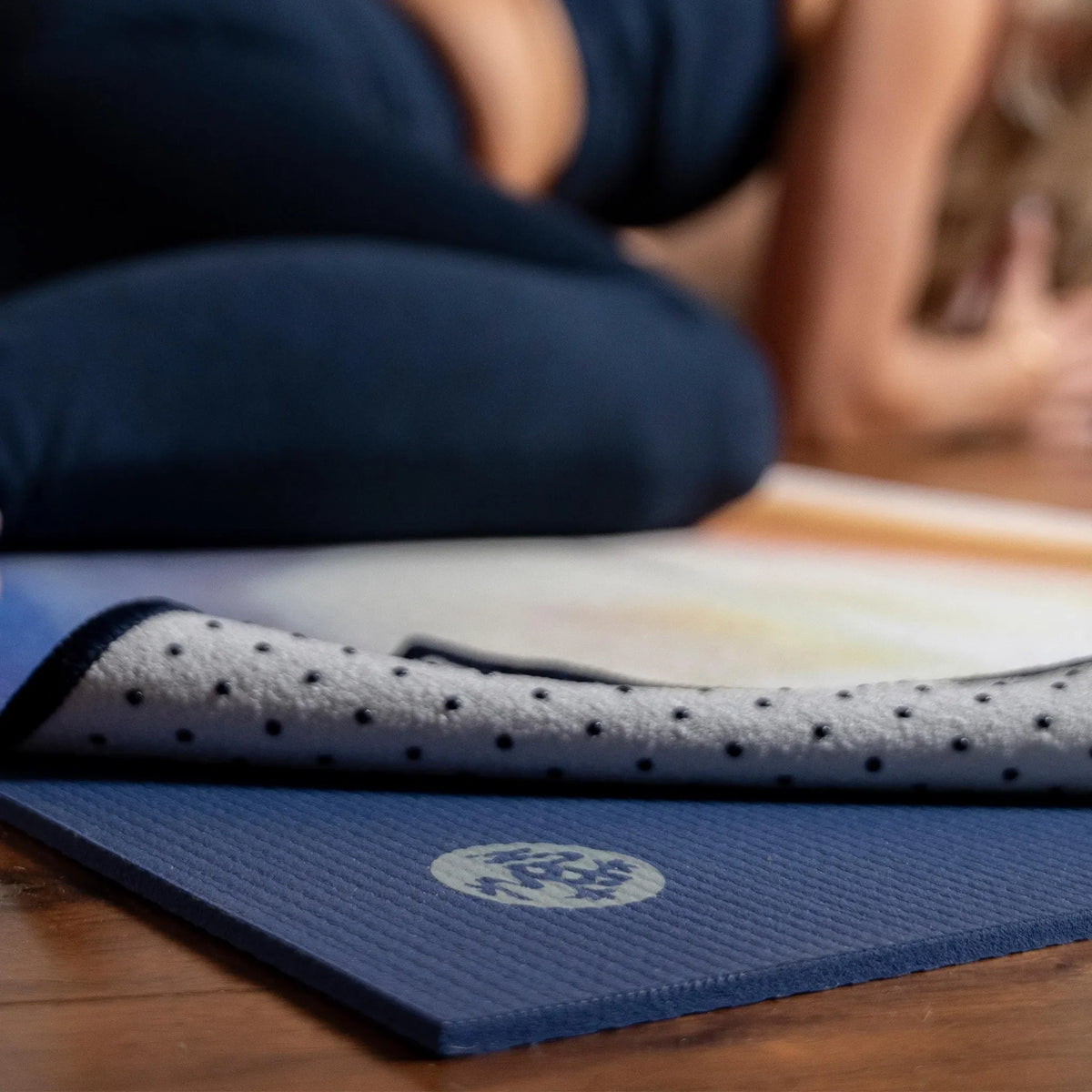 Manduka Yogitoes® Skidless - Yoga Mat Towel