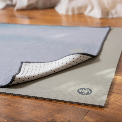 Manduka Yogitoes® Skidless - Yoga Mat Towel