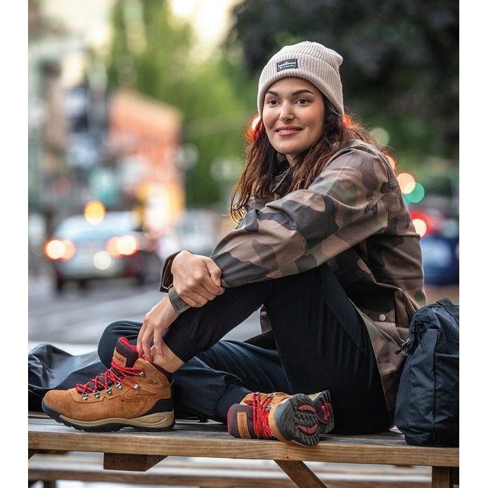 Sepatu Hiking Wanita - Women’s Newton Ridge™ Plus Waterproof Amped Hiking Boot (Elk, Mountain Red)