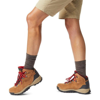 Sepatu Hiking Wanita - Women’s Newton Ridge™ Plus Waterproof Amped Hiking Boot (Elk, Mountain Red)