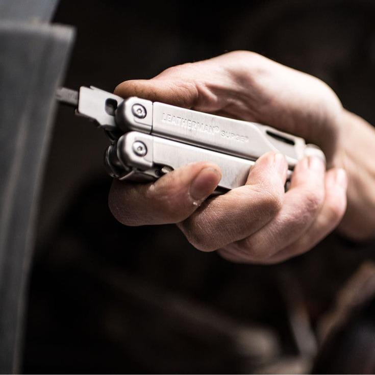 Leatherman SURGE- Perkakas Multifungsi Terbaik Stainless Steel