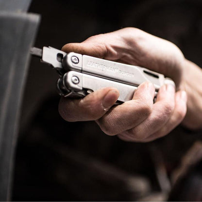 Leatherman SURGE- Perkakas Multifungsi Terbaik Stainless Steel