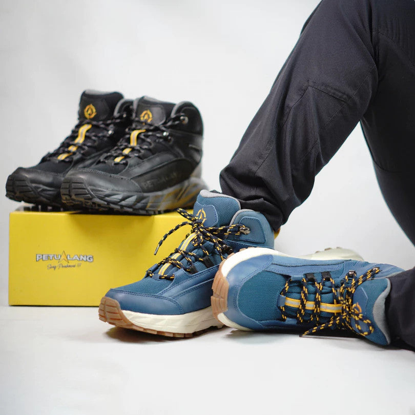 Sepatu Gunung/Hiking Unisex - Petualang Sembalun Mid-Cut Boots